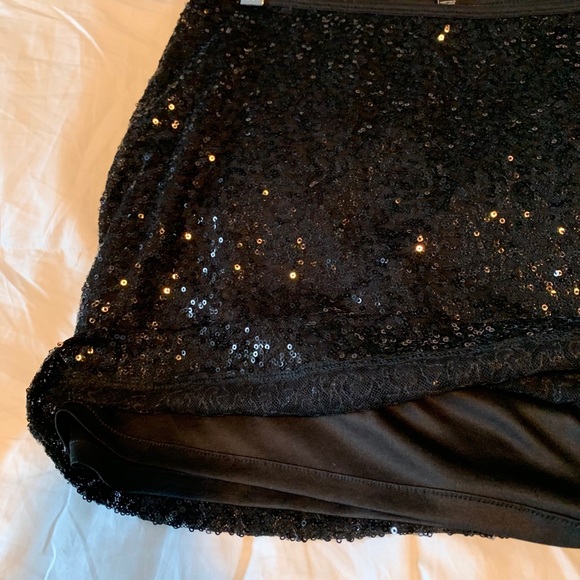 Sparkly black express skirt - Picture 3 of 6